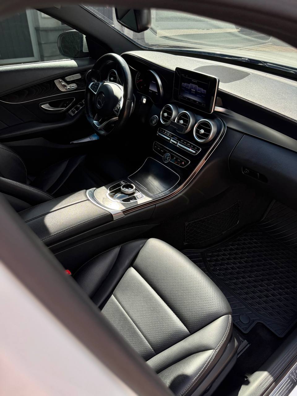 2017 Mercedes-Benz C300 4matic 32