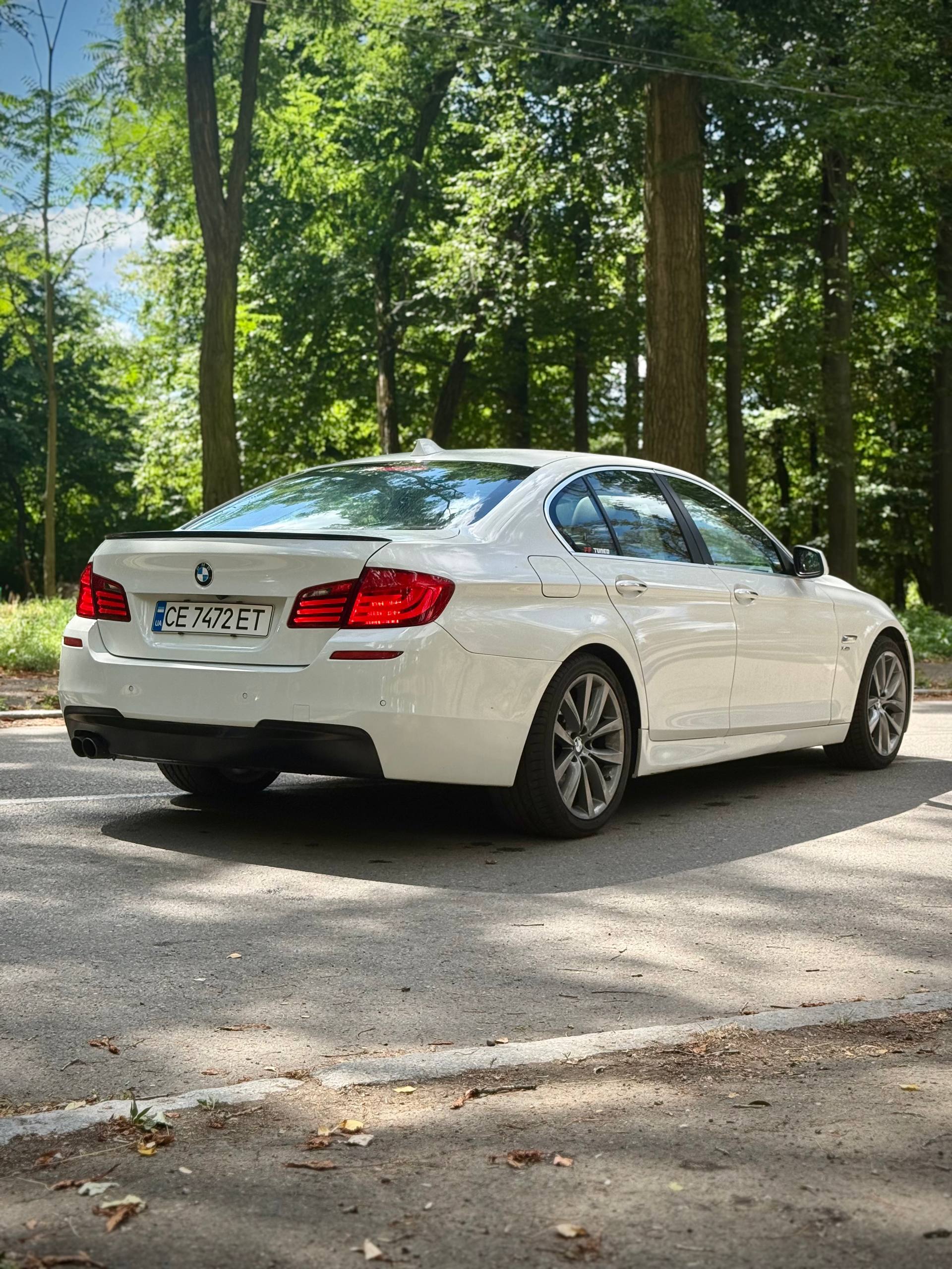 2011 BMW 528 8