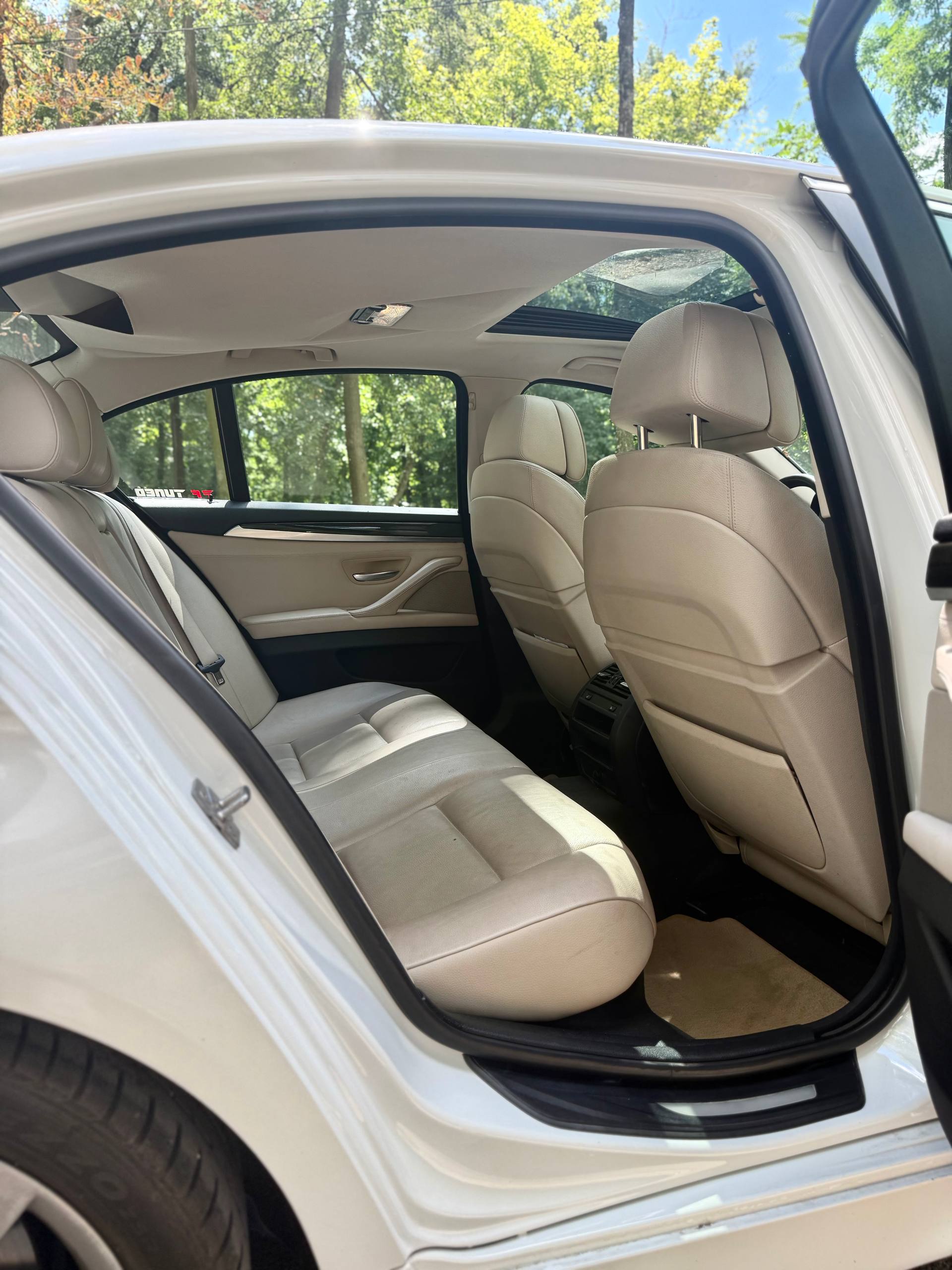2011 BMW 528 11