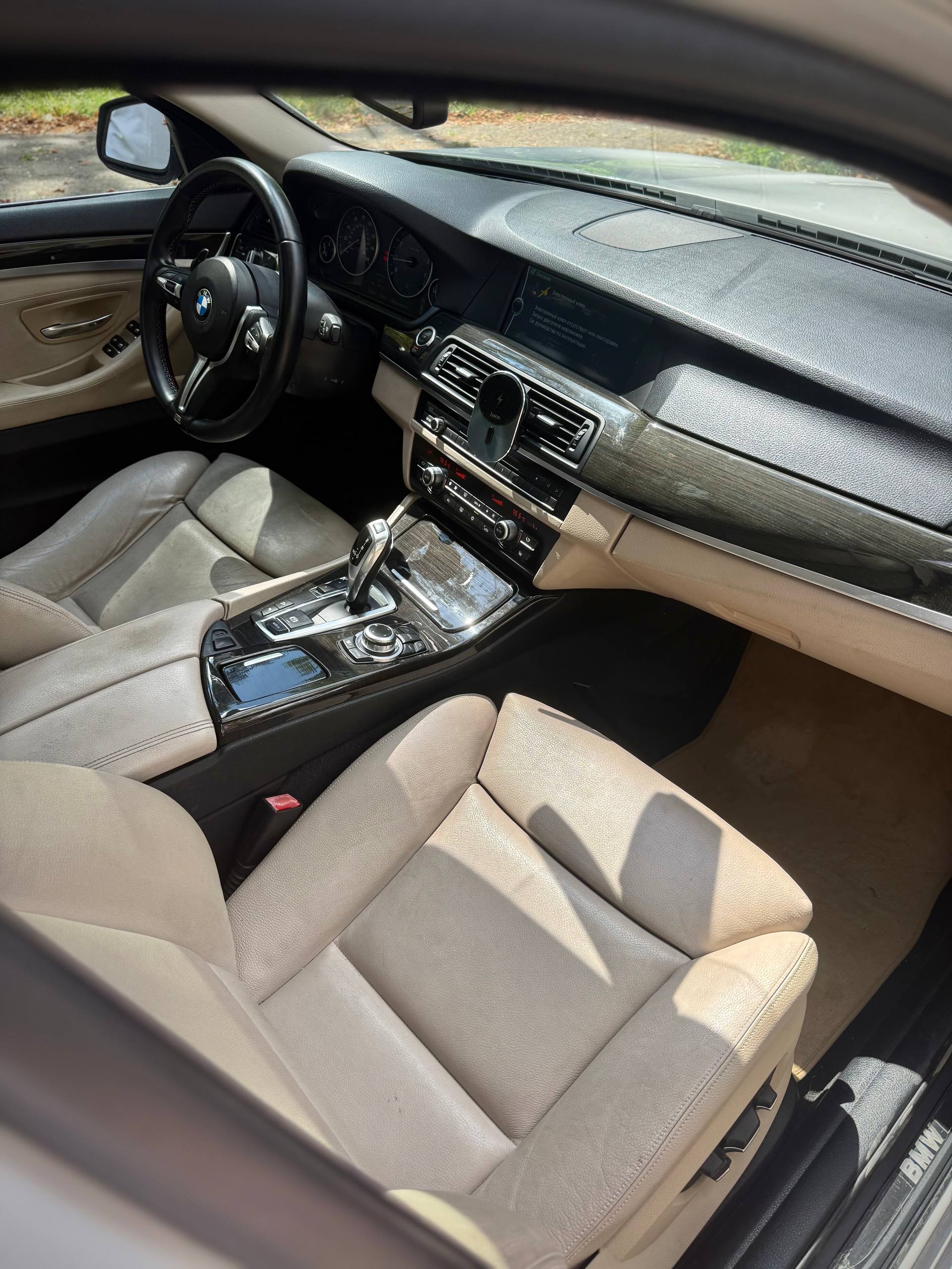 2011 BMW 528 13