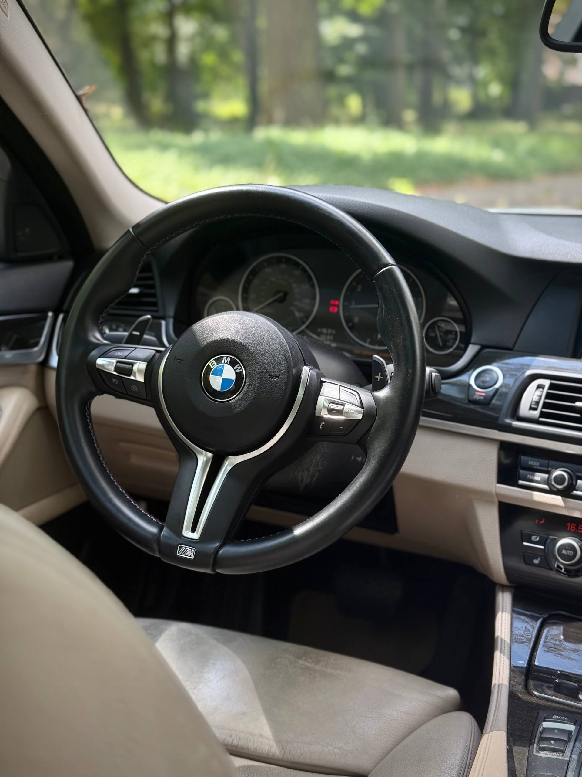 2011 BMW 528 15