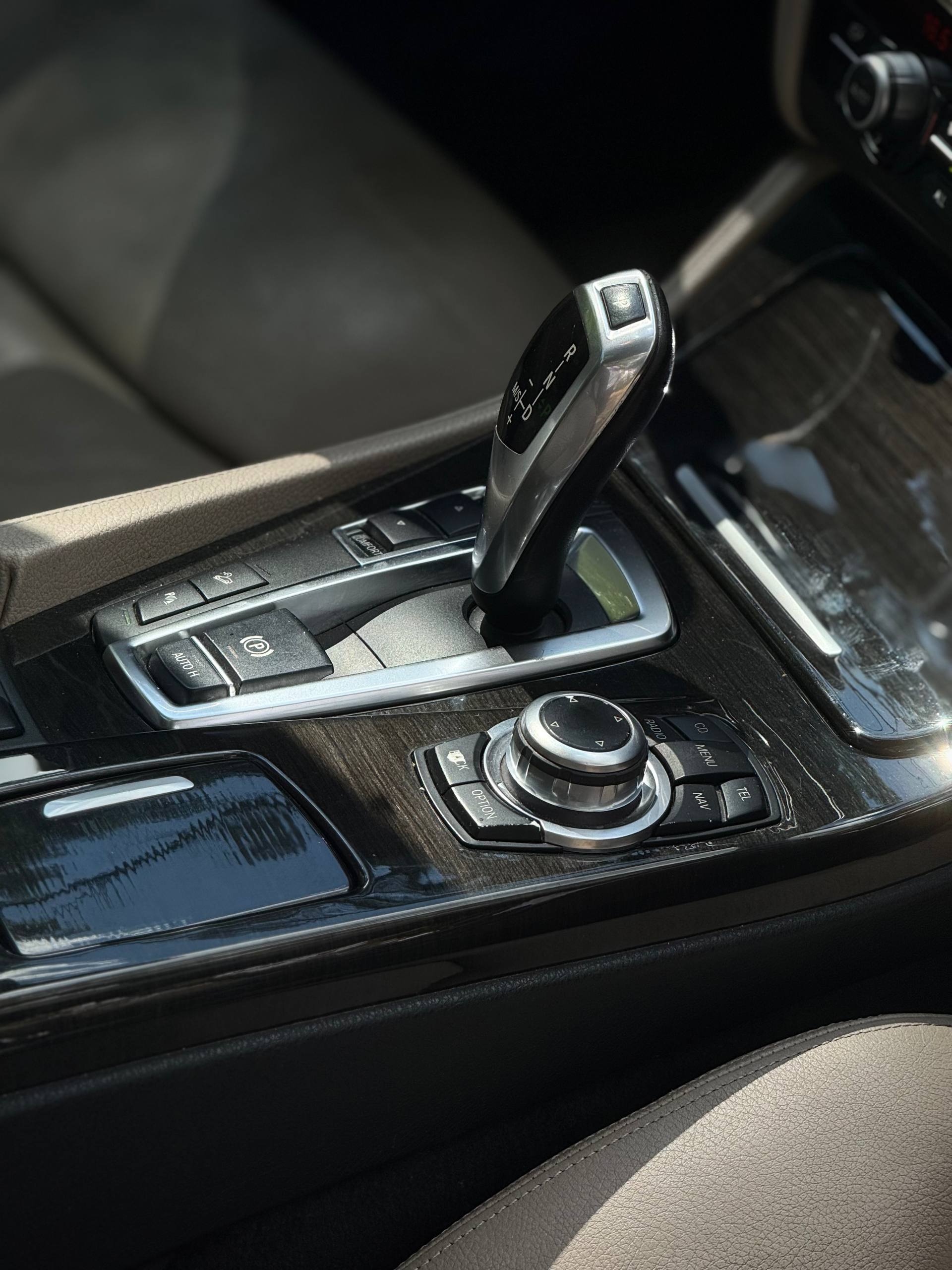 2011 BMW 528 16