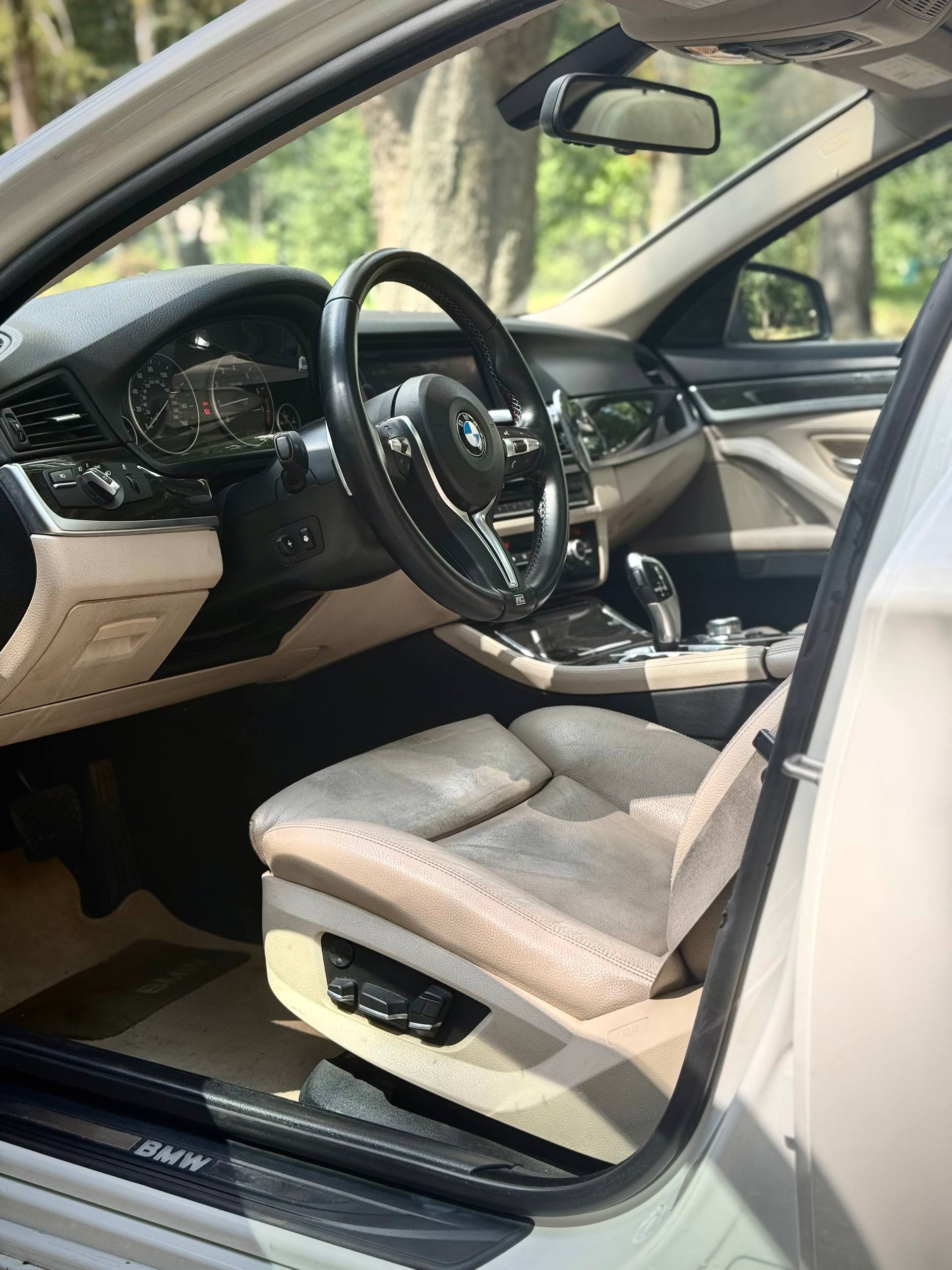 2011 BMW 528 17