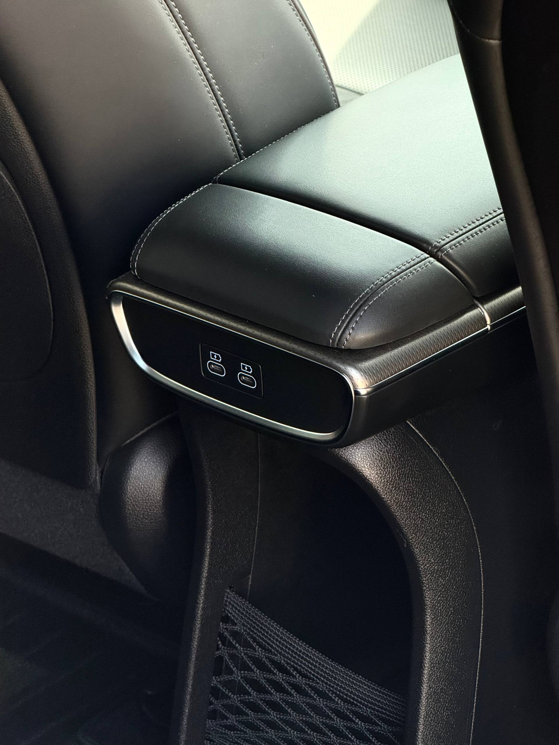2022 Genesis  GV60  8