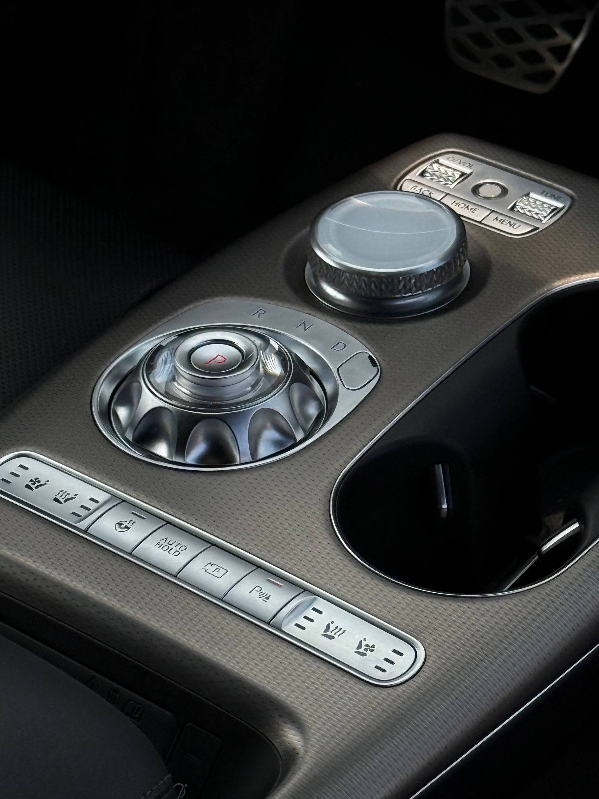 2022 Genesis  GV60  10