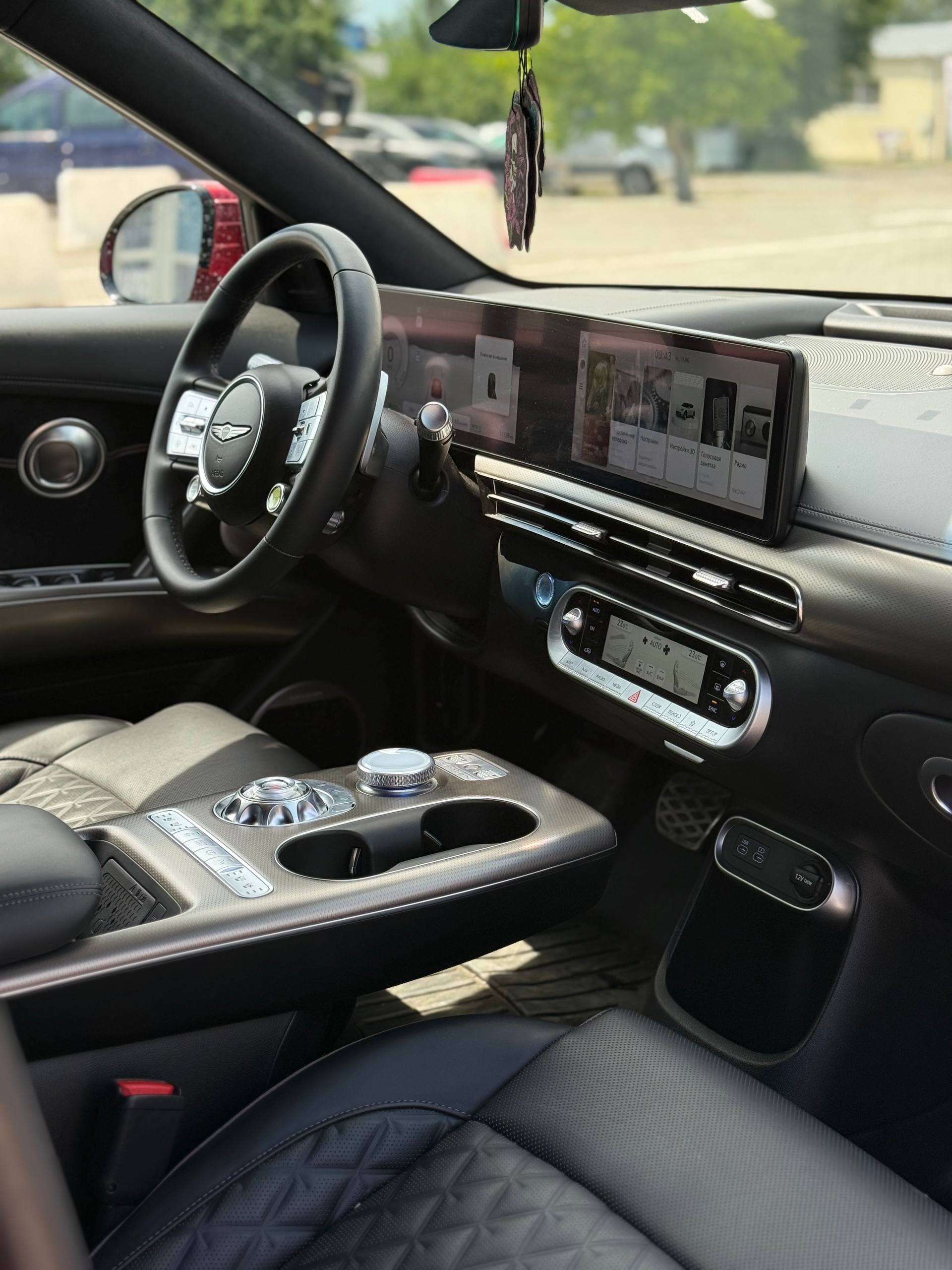 2022 Genesis  GV60  12