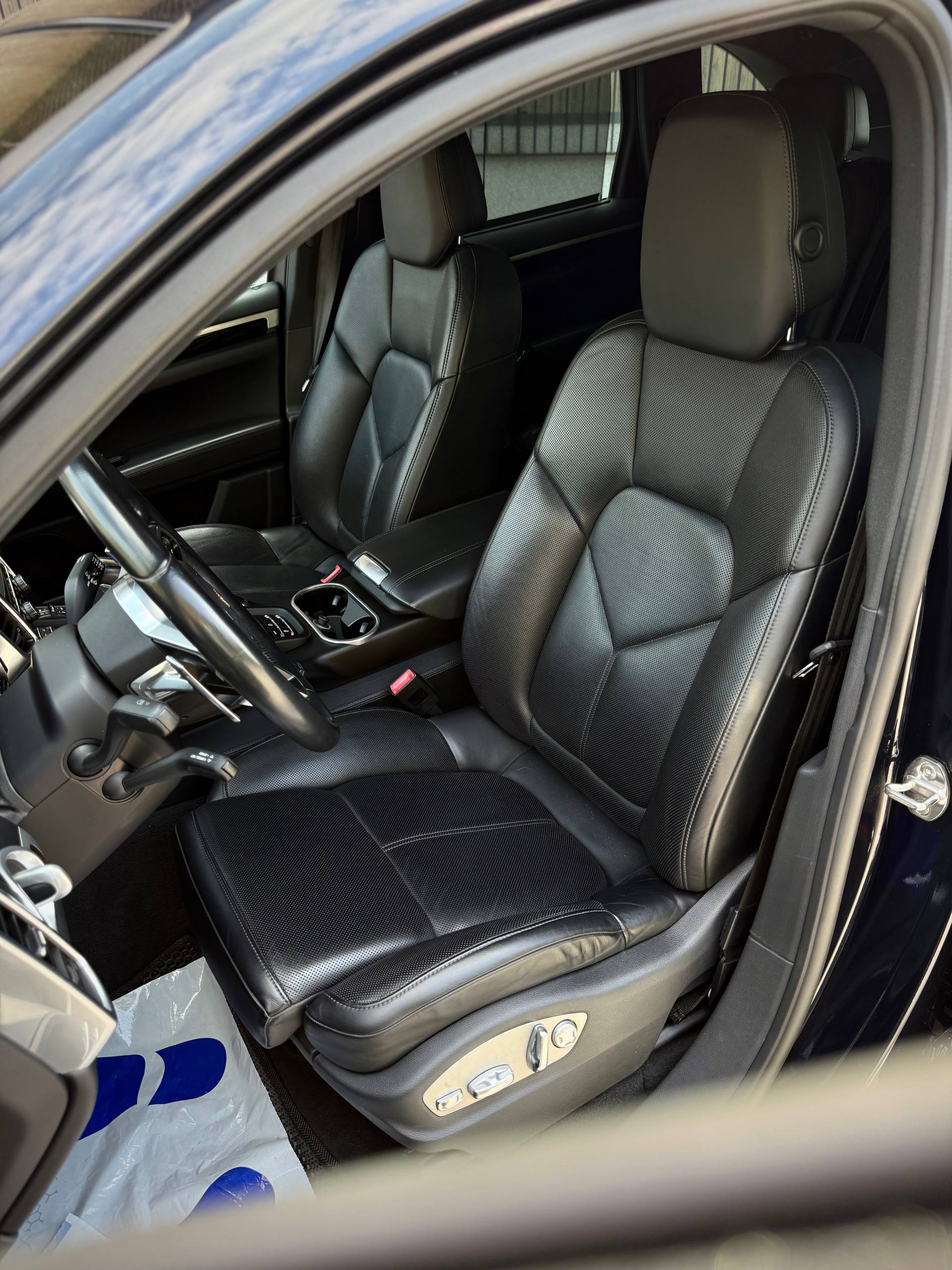 2015 Porsche Cayenne  8