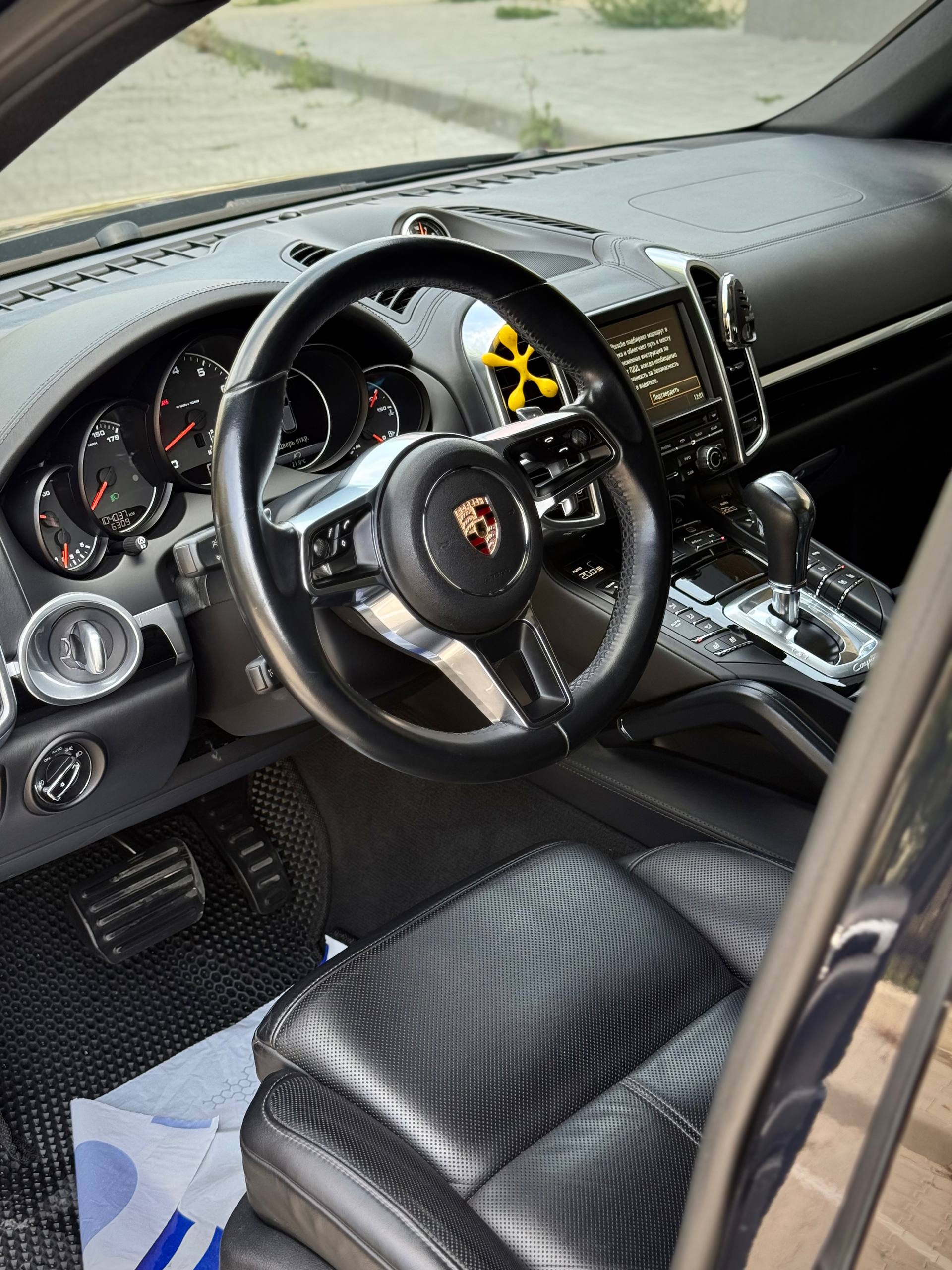 2015 Porsche Cayenne  16