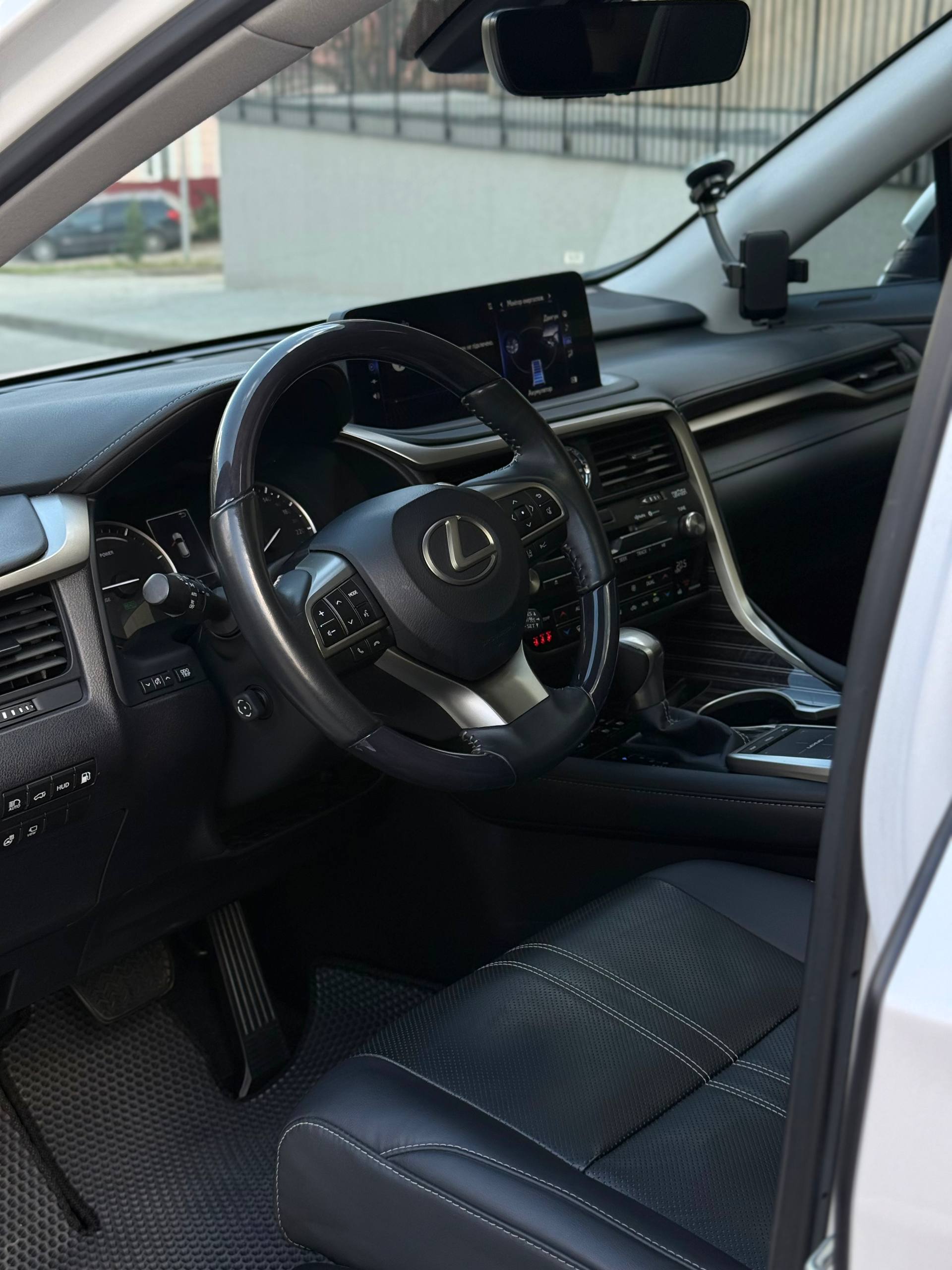 2022 Lexus RX450h 17