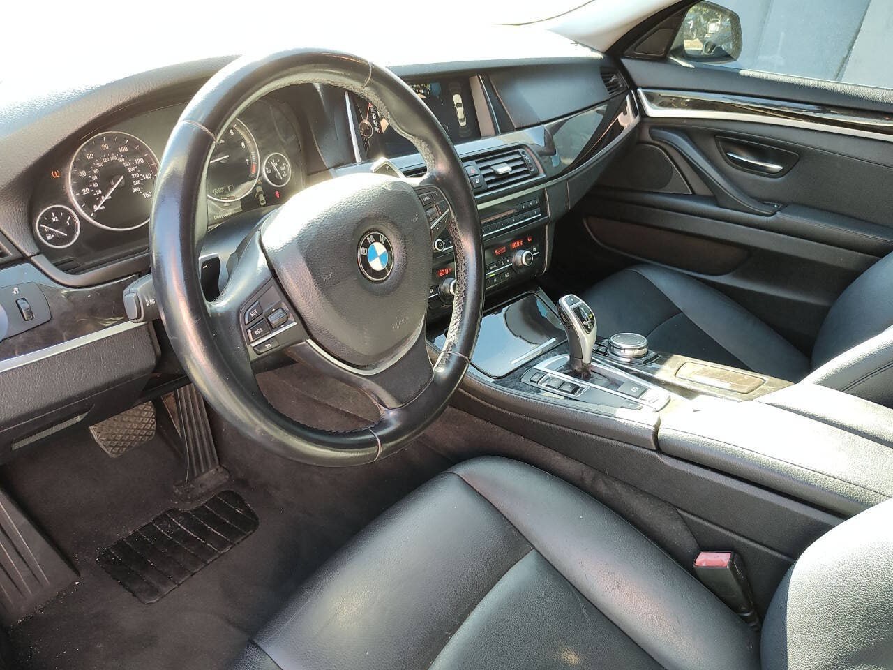 2016 BMW 5 31