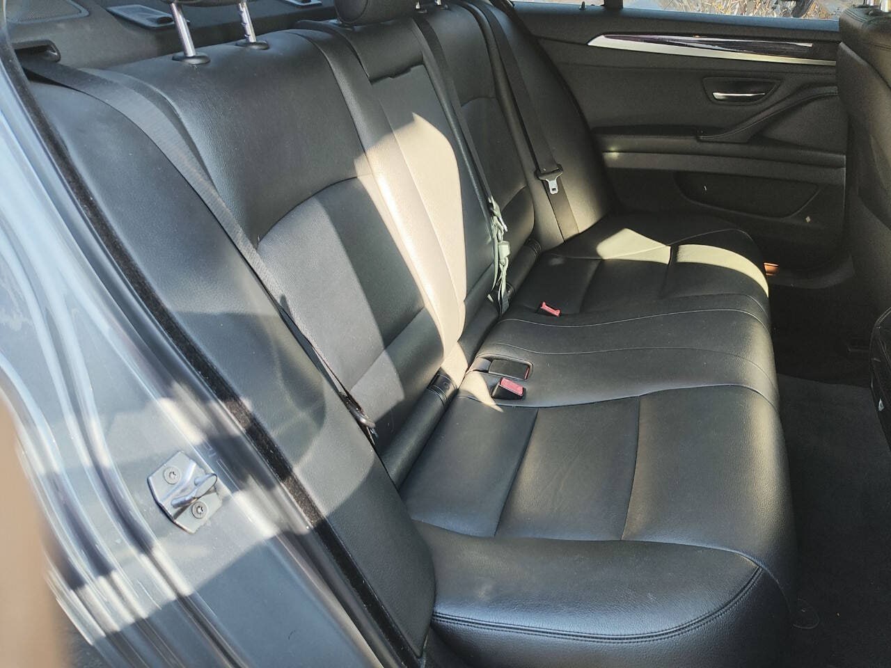 2016 BMW 5 38