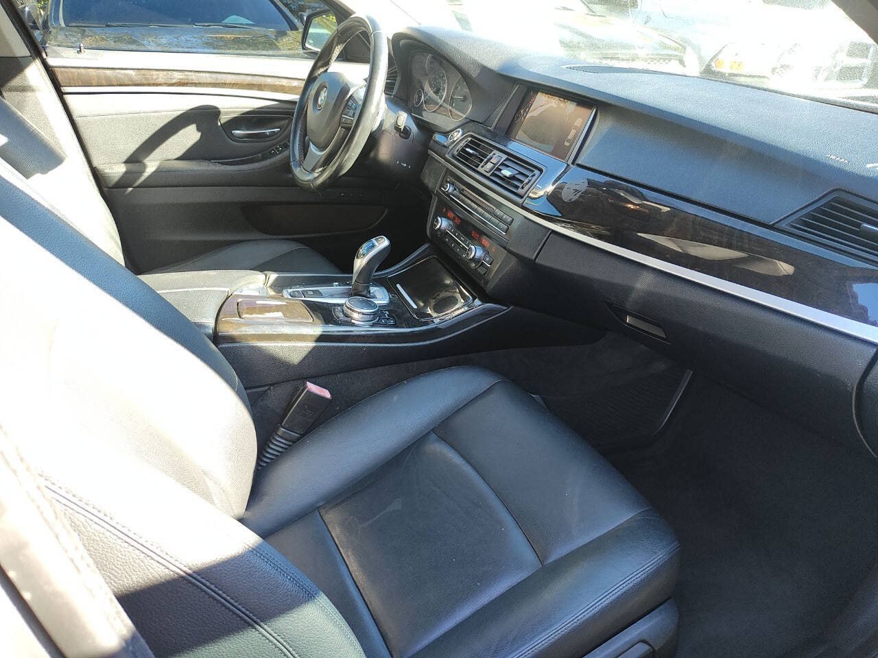 2016 BMW 5 44