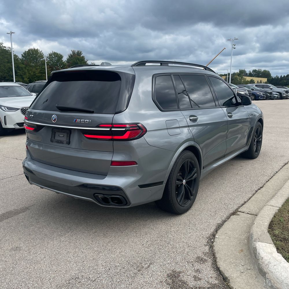 2023 BMW X7 5